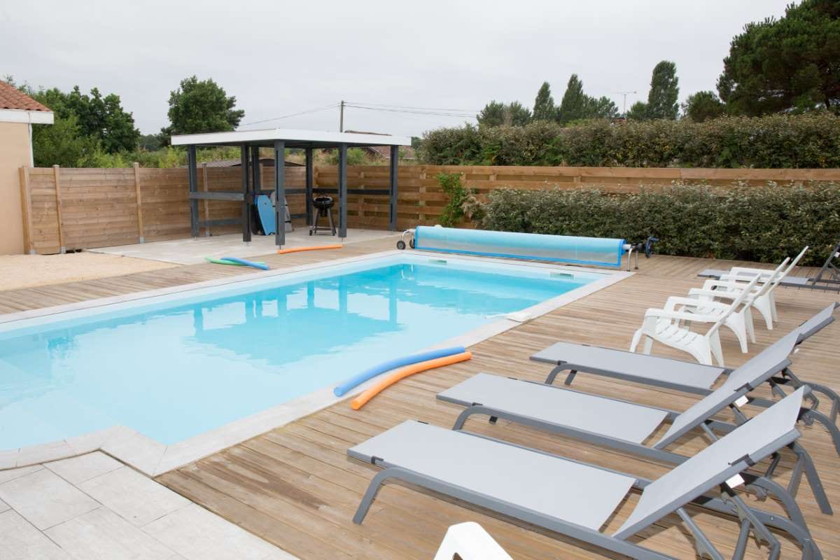 Modern house with a backyard pool, suggesting customer service timing and communication context